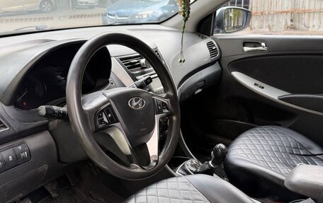 Hyundai Solaris II рестайлинг, 2011 год, 399 999 рублей, 5 фотография