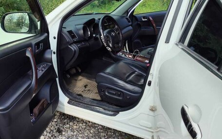 Toyota Highlander III, 2013 год, 2 250 000 рублей, 2 фотография