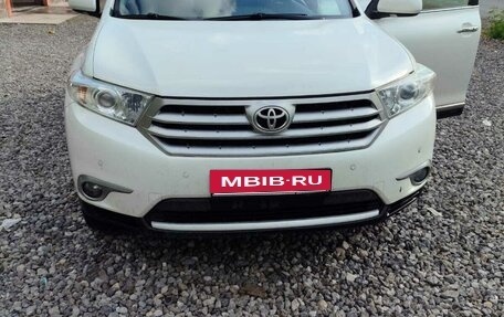 Toyota Highlander III, 2013 год, 2 250 000 рублей, 3 фотография