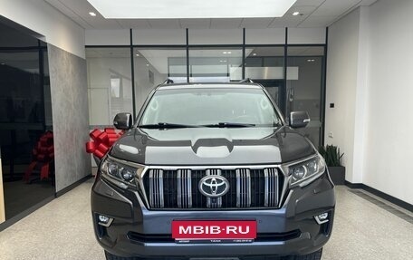 Toyota Land Cruiser Prado 150 рестайлинг 2, 2019 год, 4 800 000 рублей, 2 фотография