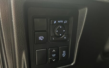 Toyota Land Cruiser Prado 150 рестайлинг 2, 2019 год, 4 800 000 рублей, 9 фотография