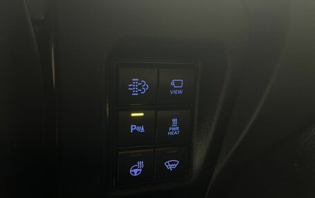 Toyota Land Cruiser Prado 150 рестайлинг 2, 2019 год, 4 800 000 рублей, 10 фотография