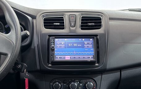 Renault Logan II, 2018 год, 595 000 рублей, 20 фотография