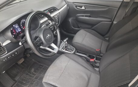 KIA Rio IV, 2018 год, 1 250 000 рублей, 10 фотография