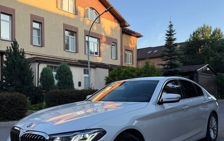 BMW 5 серия, 2021 год, 5 400 000 рублей, 2 фотография