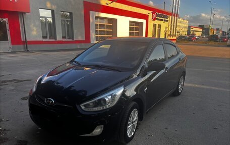 Hyundai Solaris II рестайлинг, 2013 год, 540 000 рублей, 1 фотография