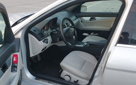 Mercedes-Benz C-Класс, 2010 год, 1 000 000 рублей, 10 фотография