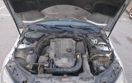 Mercedes-Benz C-Класс, 2010 год, 1 000 000 рублей, 28 фотография