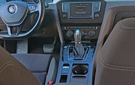 Volkswagen Passat B8 рестайлинг, 2016 год, 1 850 000 рублей, 17 фотография