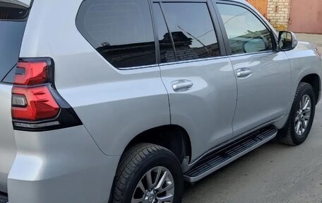 Toyota Land Cruiser Prado 150 рестайлинг 2, 2018 год, 6 000 000 рублей, 3 фотография
