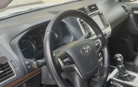 Toyota Land Cruiser Prado 150 рестайлинг 2, 2018 год, 6 000 000 рублей, 7 фотография
