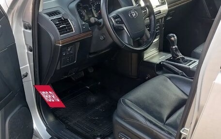 Toyota Land Cruiser Prado 150 рестайлинг 2, 2018 год, 6 000 000 рублей, 17 фотография