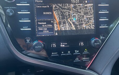 Toyota Camry, 2018 год, 2 900 000 рублей, 9 фотография