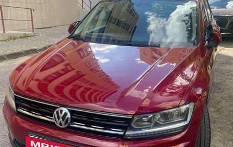 Volkswagen Tiguan II, 2017 год, 2 300 000 рублей, 2 фотография