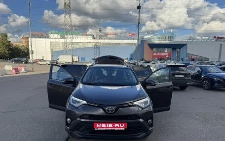 Toyota RAV4, 2018 год, 2 100 000 рублей, 11 фотография