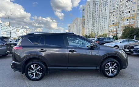 Toyota RAV4, 2018 год, 2 100 000 рублей, 24 фотография
