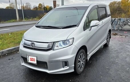 Honda Freed I, 2015 год, 1 390 000 рублей, 8 фотография