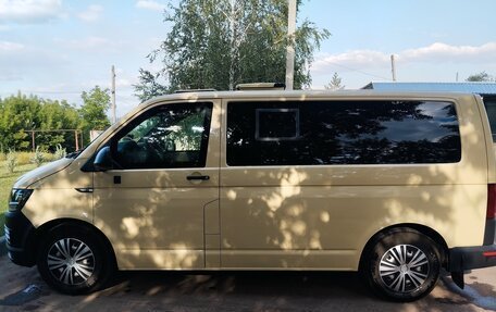 Volkswagen Transporter T6 рестайлинг, 2017 год, 1 800 000 рублей, 3 фотография