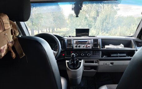 Volkswagen Transporter T6 рестайлинг, 2017 год, 1 800 000 рублей, 7 фотография