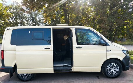 Volkswagen Transporter T6 рестайлинг, 2017 год, 1 800 000 рублей, 6 фотография