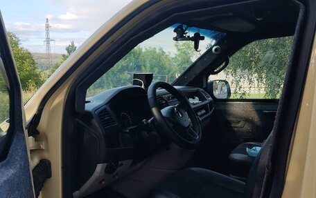 Volkswagen Transporter T6 рестайлинг, 2017 год, 1 800 000 рублей, 8 фотография
