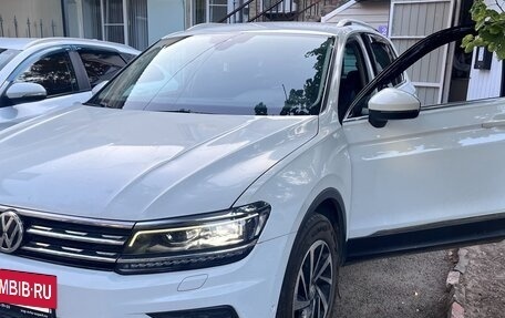 Volkswagen Tiguan II, 2019 год, 2 570 000 рублей, 2 фотография