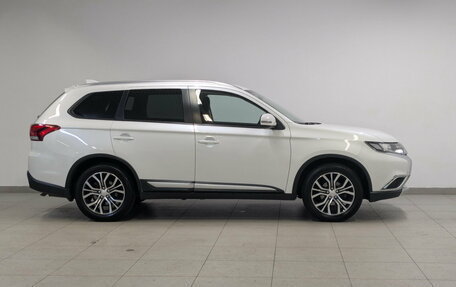 Mitsubishi Outlander III рестайлинг 3, 2018 год, 2 190 000 рублей, 4 фотография