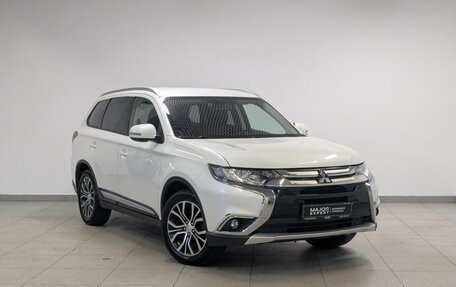 Mitsubishi Outlander III рестайлинг 3, 2018 год, 2 190 000 рублей, 3 фотография