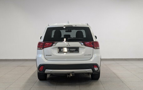 Mitsubishi Outlander III рестайлинг 3, 2018 год, 2 190 000 рублей, 6 фотография