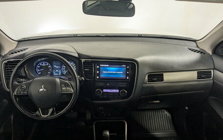 Mitsubishi Outlander III рестайлинг 3, 2018 год, 2 190 000 рублей, 14 фотография