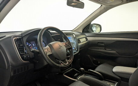 Mitsubishi Outlander III рестайлинг 3, 2018 год, 2 190 000 рублей, 16 фотография