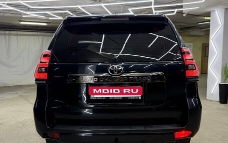 Toyota Land Cruiser Prado 150 рестайлинг 2, 2021 год, 6 100 000 рублей, 10 фотография