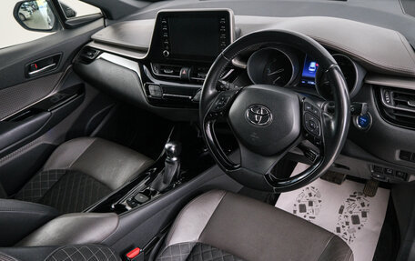 Toyota C-HR I рестайлинг, 2019 год, 2 299 000 рублей, 9 фотография
