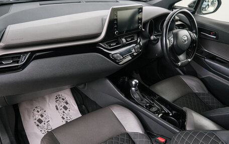 Toyota C-HR I рестайлинг, 2019 год, 2 299 000 рублей, 13 фотография