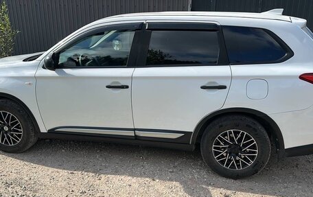 Mitsubishi Outlander III рестайлинг 3, 2019 год, 1 350 000 рублей, 4 фотография