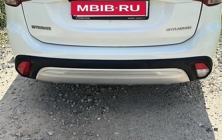 Mitsubishi Outlander III рестайлинг 3, 2019 год, 1 350 000 рублей, 2 фотография