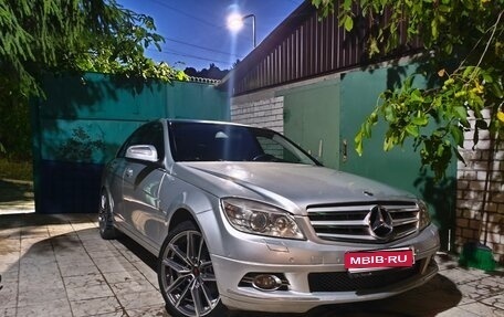 Mercedes-Benz C-Класс, 2008 год, 1 100 000 рублей, 1 фотография