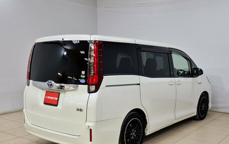 Toyota Noah III, 2014 год, 1 595 000 рублей, 5 фотография