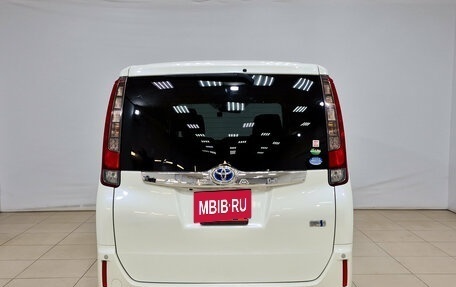 Toyota Noah III, 2014 год, 1 595 000 рублей, 6 фотография