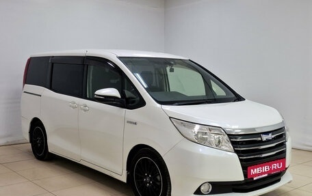Toyota Noah III, 2014 год, 1 595 000 рублей, 3 фотография
