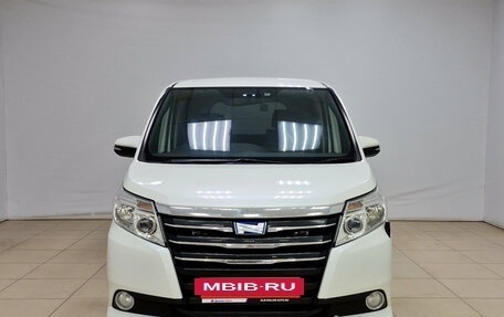 Toyota Noah III, 2014 год, 1 595 000 рублей, 2 фотография