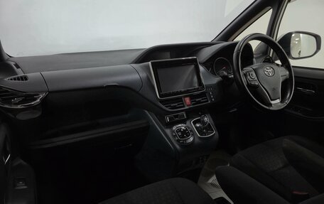 Toyota Noah III, 2014 год, 1 595 000 рублей, 15 фотография