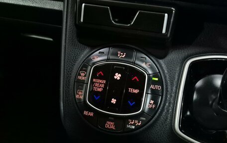 Toyota Noah III, 2014 год, 1 595 000 рублей, 24 фотография