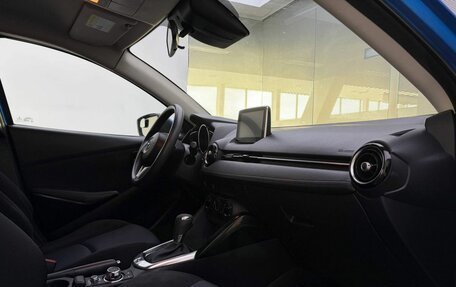 Toyota Yaris III рестайлинг, 2017 год, 1 095 000 рублей, 13 фотография