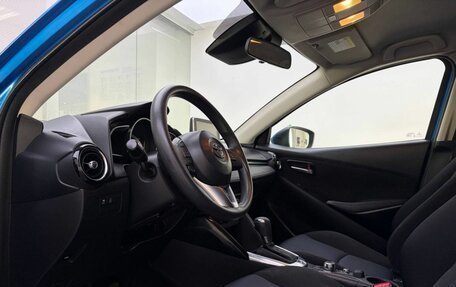 Toyota Yaris III рестайлинг, 2017 год, 1 095 000 рублей, 20 фотография