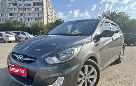 Hyundai Solaris II рестайлинг, 2012 год, 780 000 рублей, 12 фотография