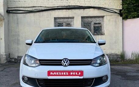 Volkswagen Polo VI (EU Market), 2012 год, 900 000 рублей, 2 фотография