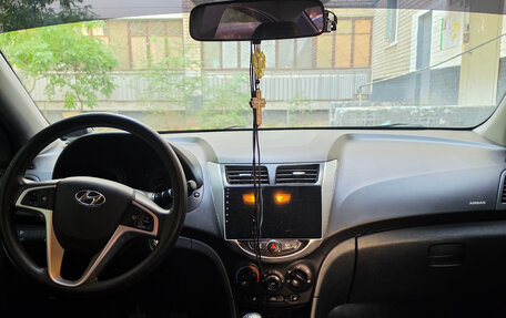 Hyundai Solaris II рестайлинг, 2011 год, 812 000 рублей, 4 фотография