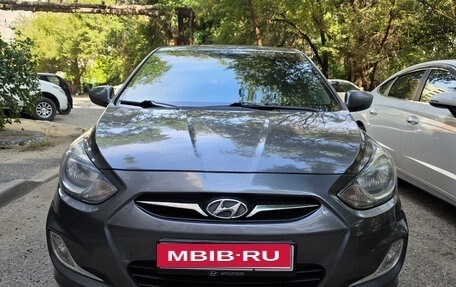 Hyundai Solaris II рестайлинг, 2011 год, 812 000 рублей, 1 фотография