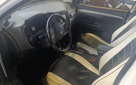Mitsubishi Outlander III рестайлинг 3, 2012 год, 900 000 рублей, 6 фотография